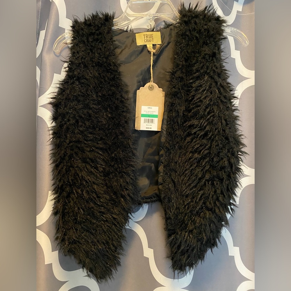 Girls NWT furry black vest Sz L (12)